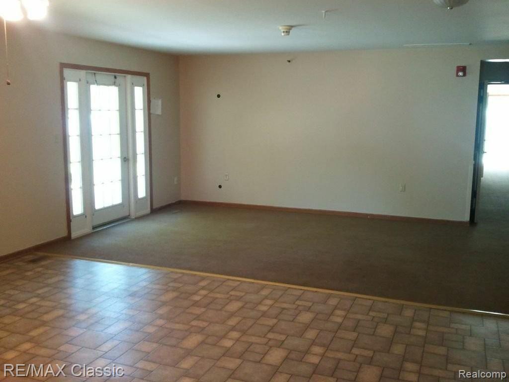 28345 Nieman Road New Boston, MI 48164 - Photo 3 of 19 LIVING-DINING ROOM.jpg