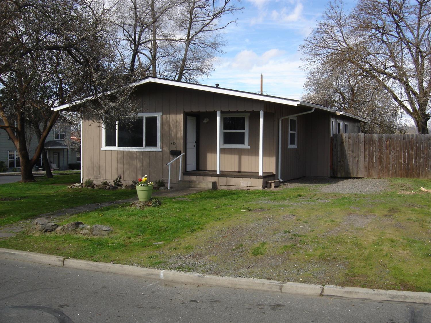 415 Laurel Street Central Point, OR 97502 - Photo 2 of 17 Additional Photo