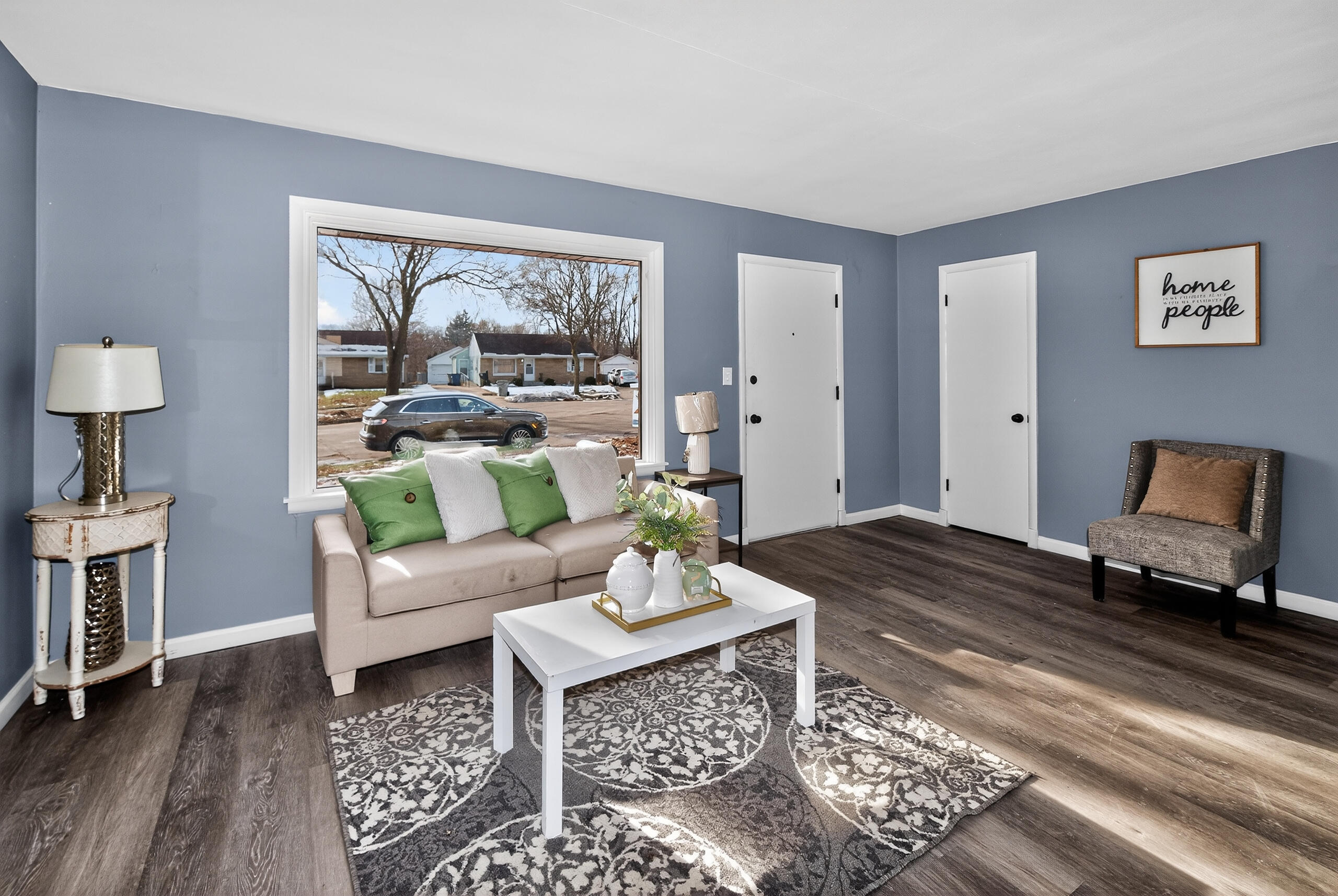 2220 West Neil Place Milwaukee, WI 53209 - Photo 2 of 34 Living Room