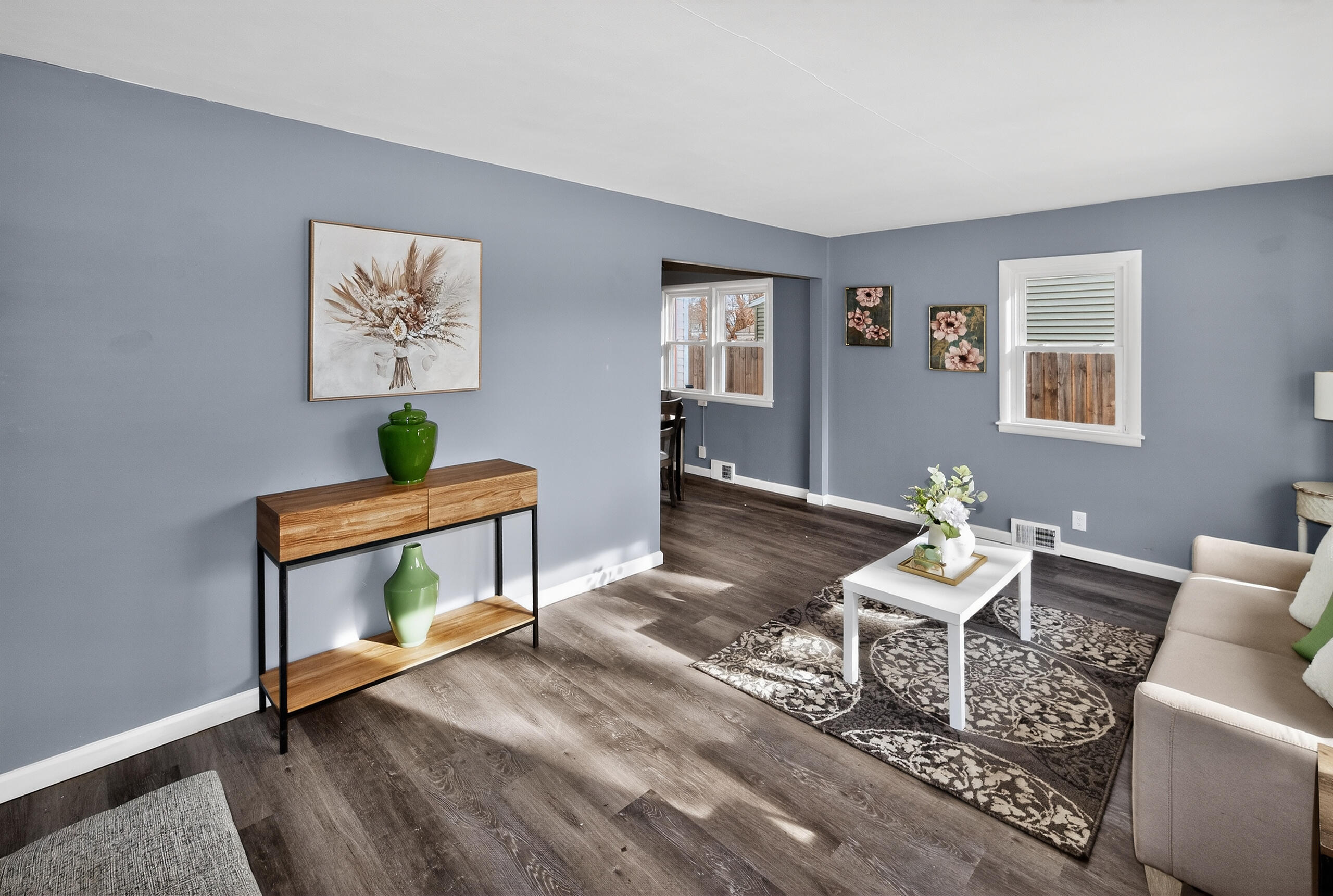2220 West Neil Place Milwaukee, WI 53209 - Photo 3 of 34 Living Room