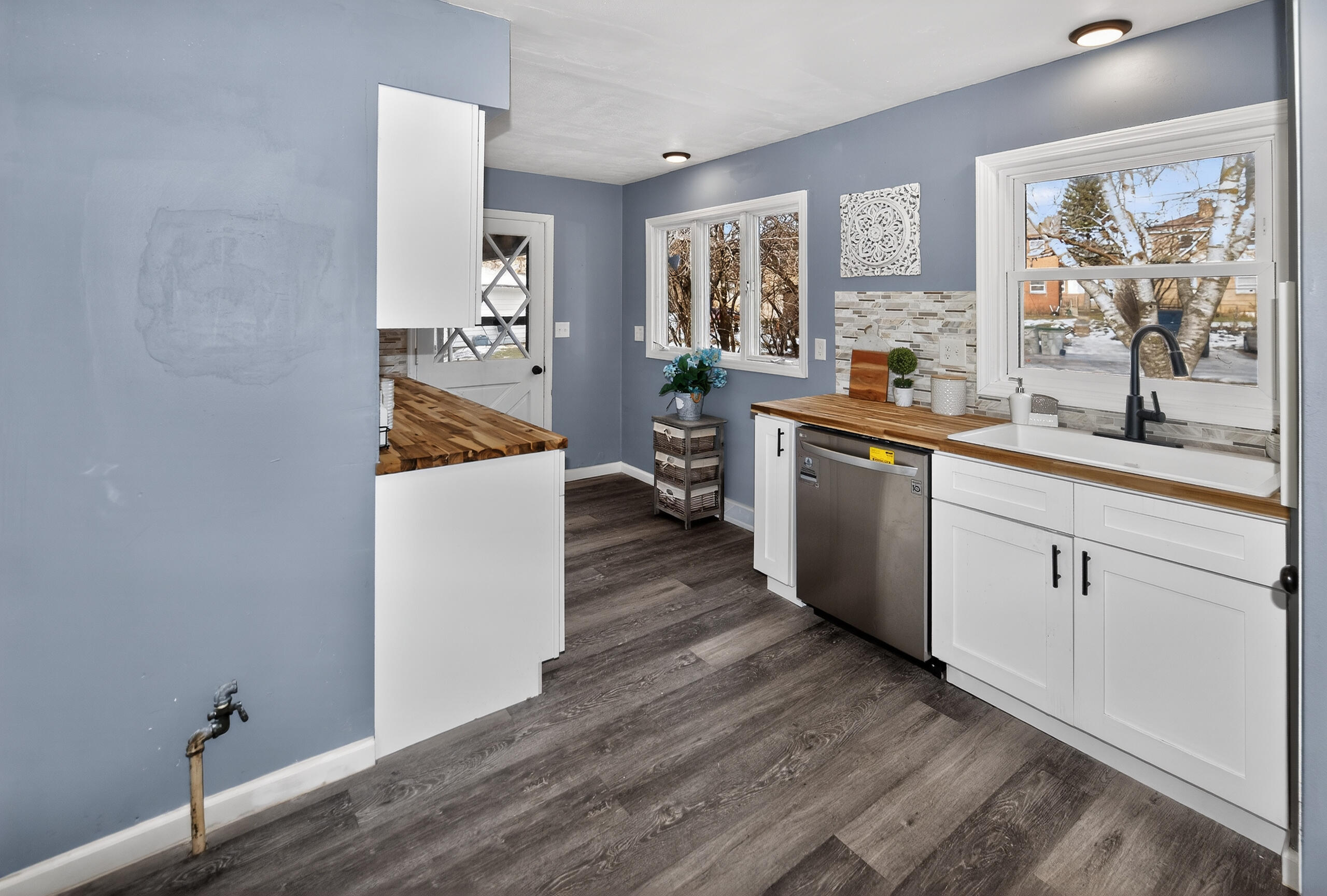 2220 West Neil Place Milwaukee, WI 53209 - Photo 5 of 34 Kitchen