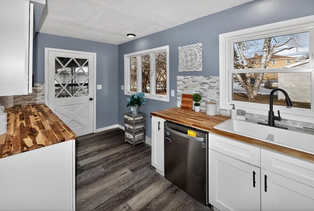 $174,900 | 2220 West Neil Place, Milwaukee, WI 53209