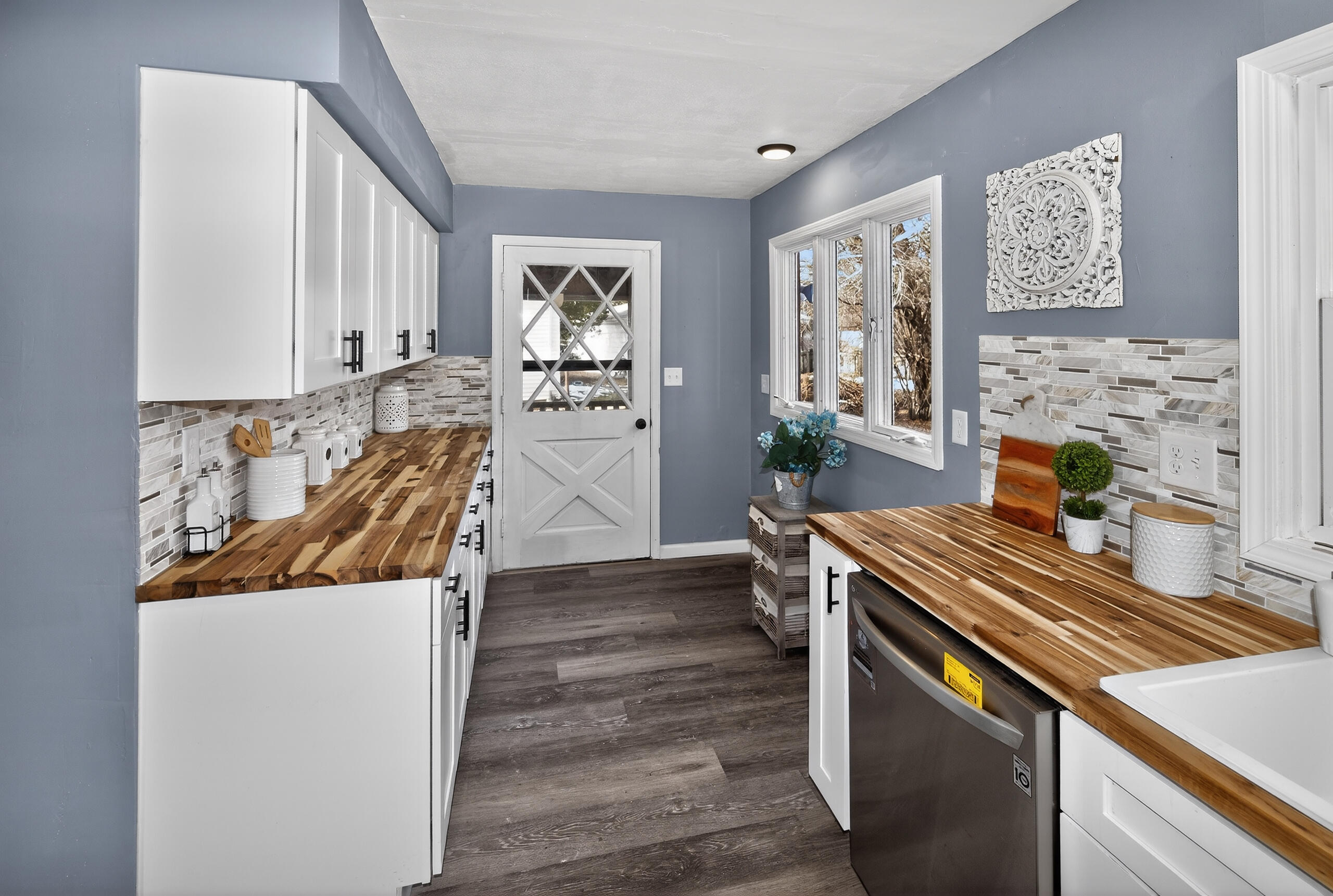 2220 West Neil Place Milwaukee, WI 53209 - Photo 7 of 34 Kitchen