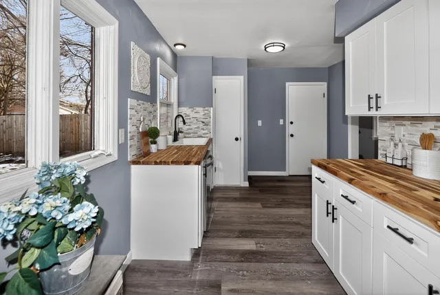 $174,900 | 2220 West Neil Place, Milwaukee, WI 53209