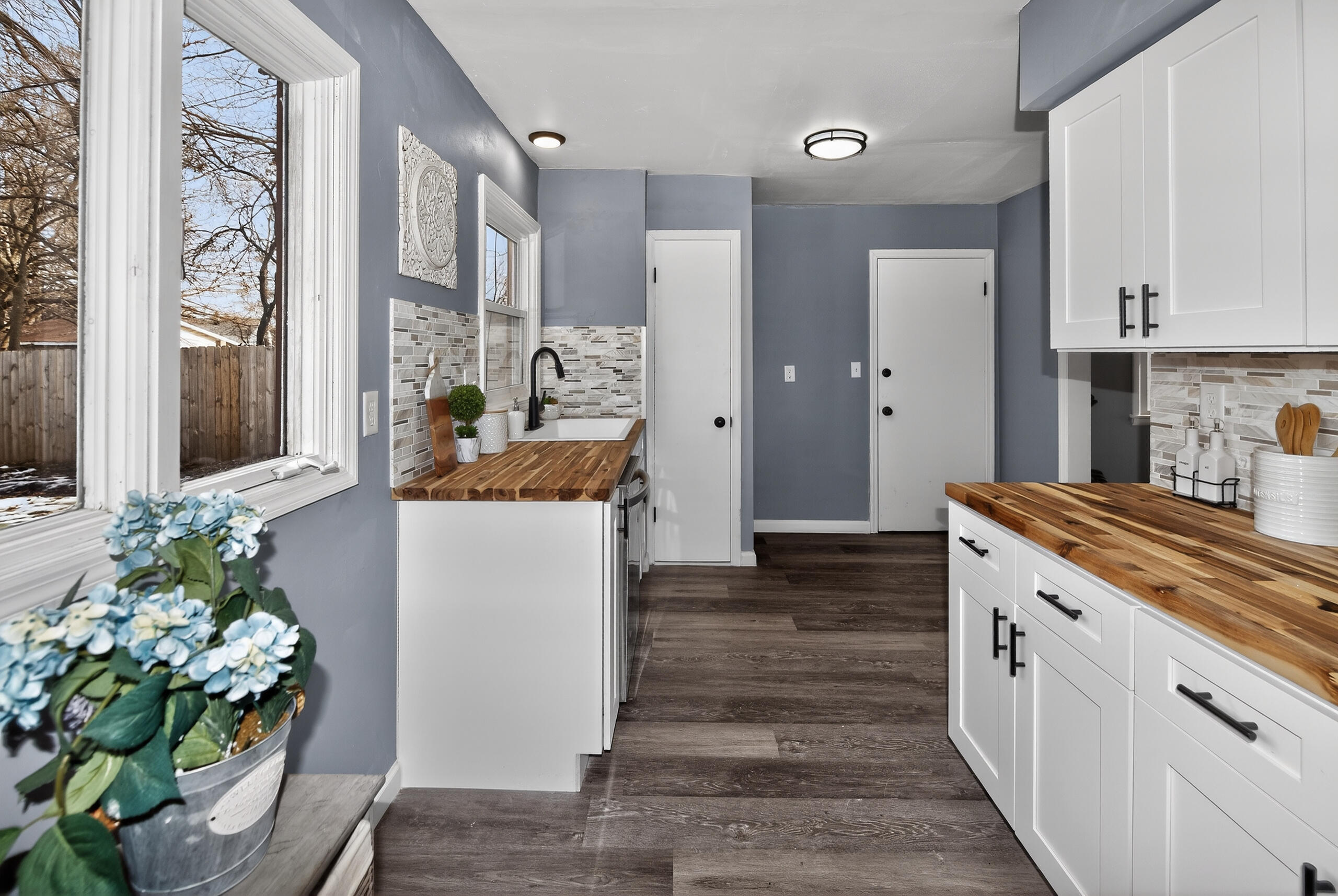 2220 West Neil Place Milwaukee, WI 53209 - Photo 8 of 34 Kitchen