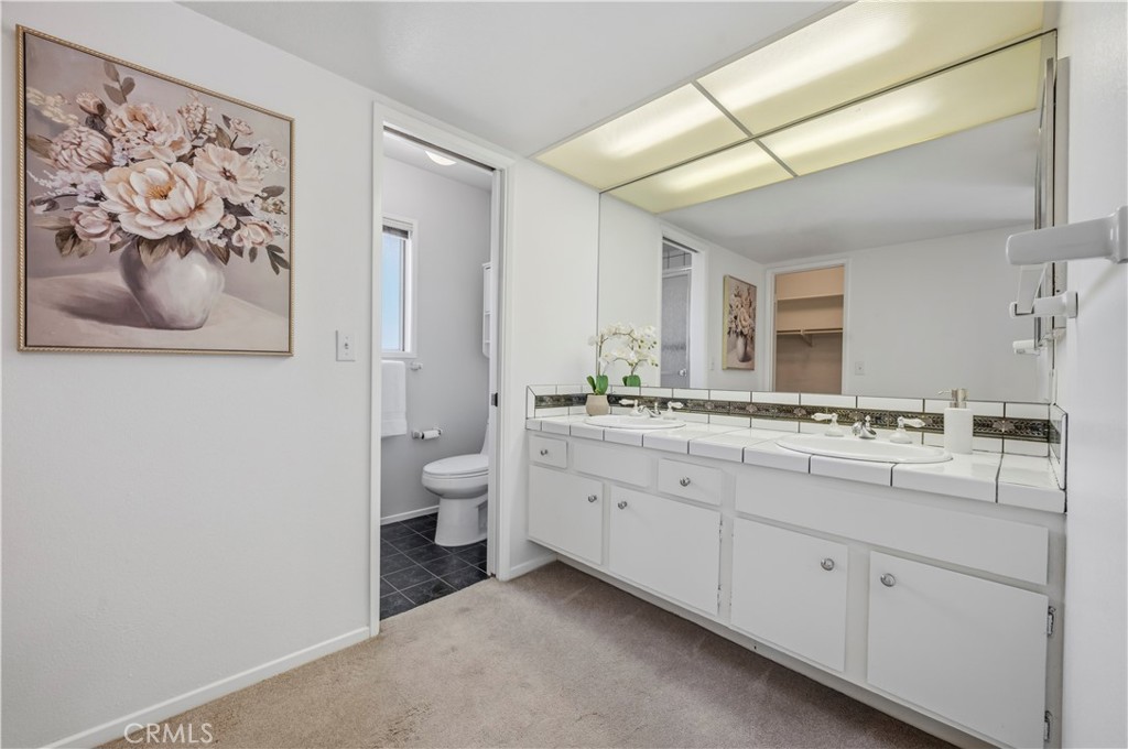 10741 Brookfield Road Chatsworth, CA 91311 - Photo 28 of 41 Primary bathroom
