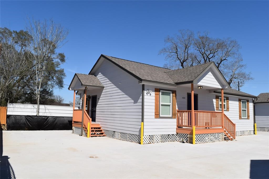 6207 Conley Street Houston, TX 77021 - Photo 4 of 9 a house view with a outdoor space