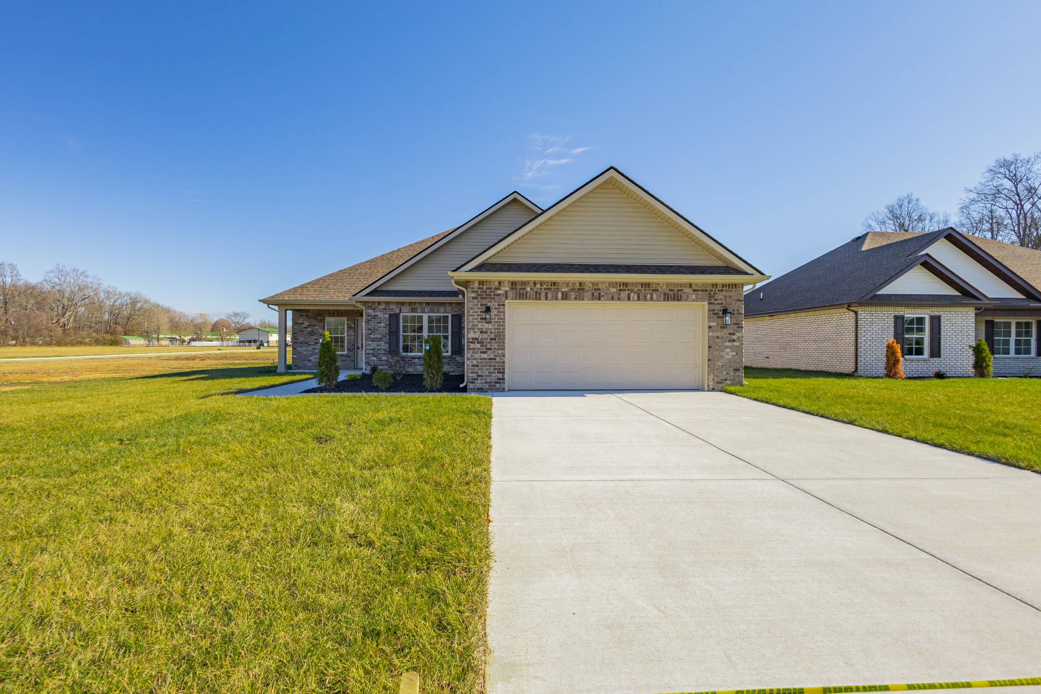 31 Brooklyn Avenue Manchester, TN 37355 - Photo 2 of 66 a front view of a house with yard
