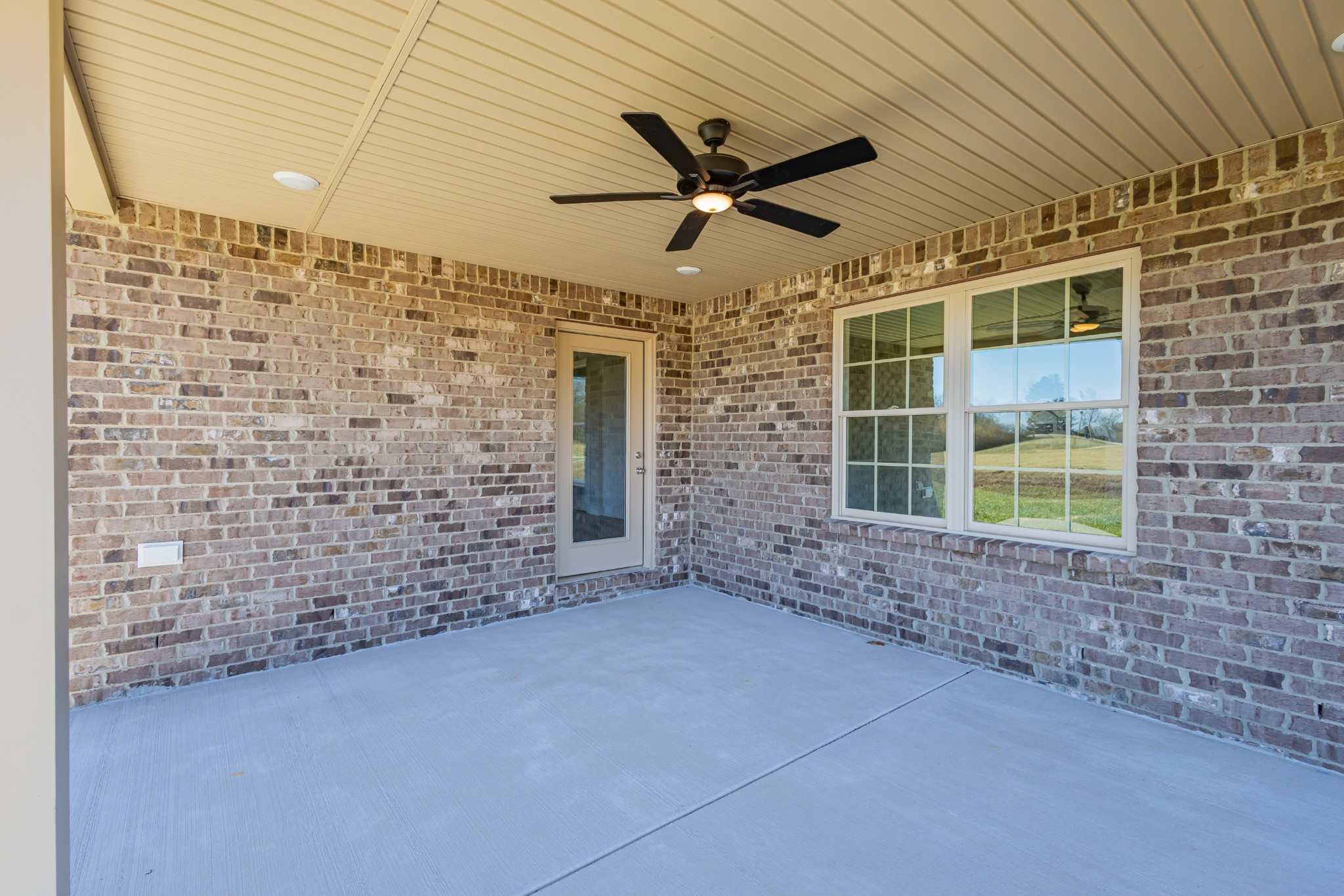 31 Brooklyn Avenue Manchester, TN 37355 - Photo 6 of 66 a view of empty room with windows