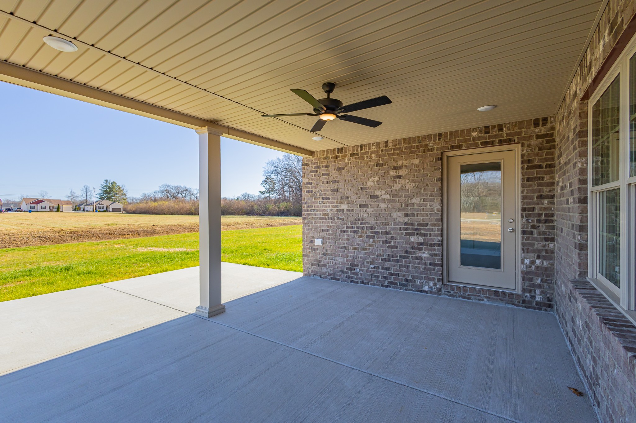 31 Brooklyn Avenue Manchester, TN 37355 - Photo 10 of 66 a view of an empty room with a ceiling fan and window