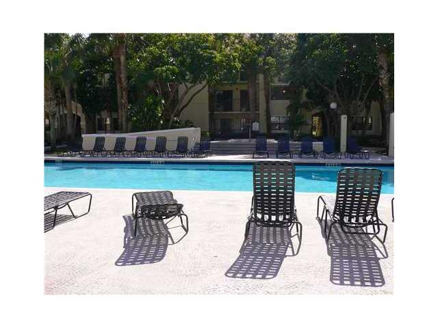 560 South Park Road, Unit 714 Hollywood, FL 33021 - Photo 3 of 8 Pool