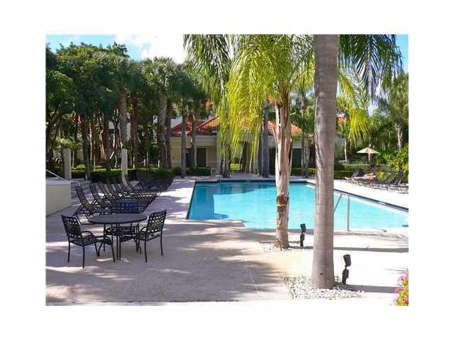 560 South Park Road, Unit 714 Hollywood, FL 33021 - Photo 4 of 8 Pool