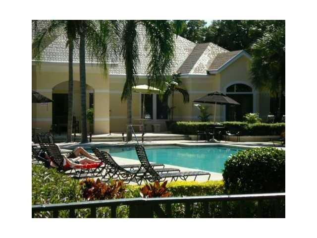 560 South Park Road, Unit 714 Hollywood, FL 33021 - Photo 5 of 8 Pool