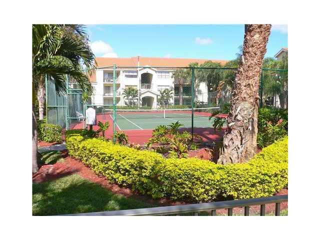560 South Park Road, Unit 714 Hollywood, FL 33021 - Photo 7 of 8 Exterior Front