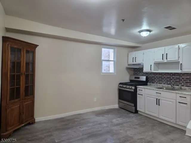 $2,275 | 18 Van Houten Street, Paterson, NJ 07505