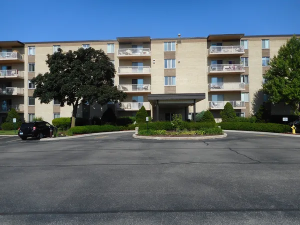 $230,000 | 110 West Butterfield Road, Unit 409S, Elmhurst, IL 60126