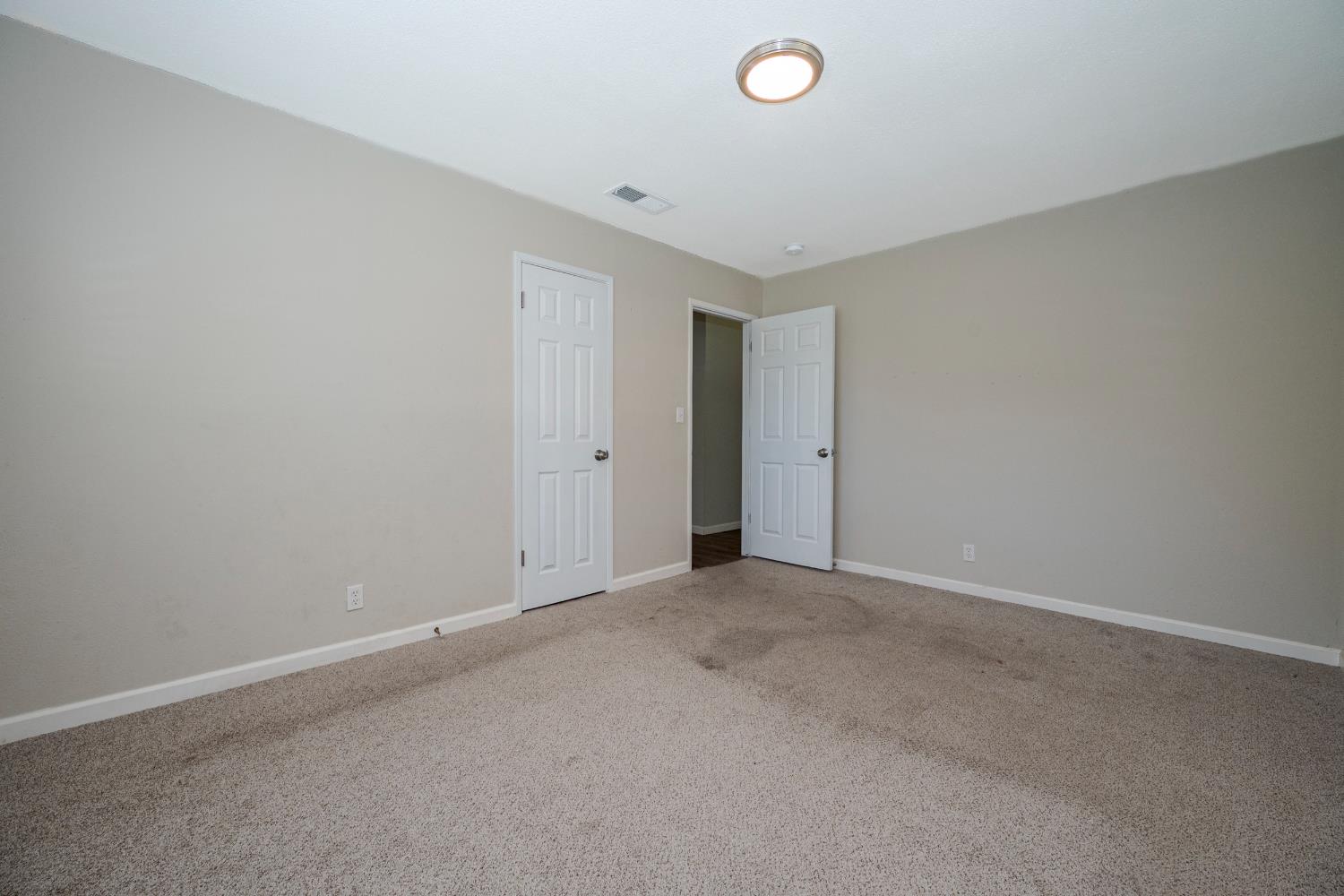 3085 North Buhach Road Atwater, CA 95301 - Photo 21 of 40 an empty room with an entryway