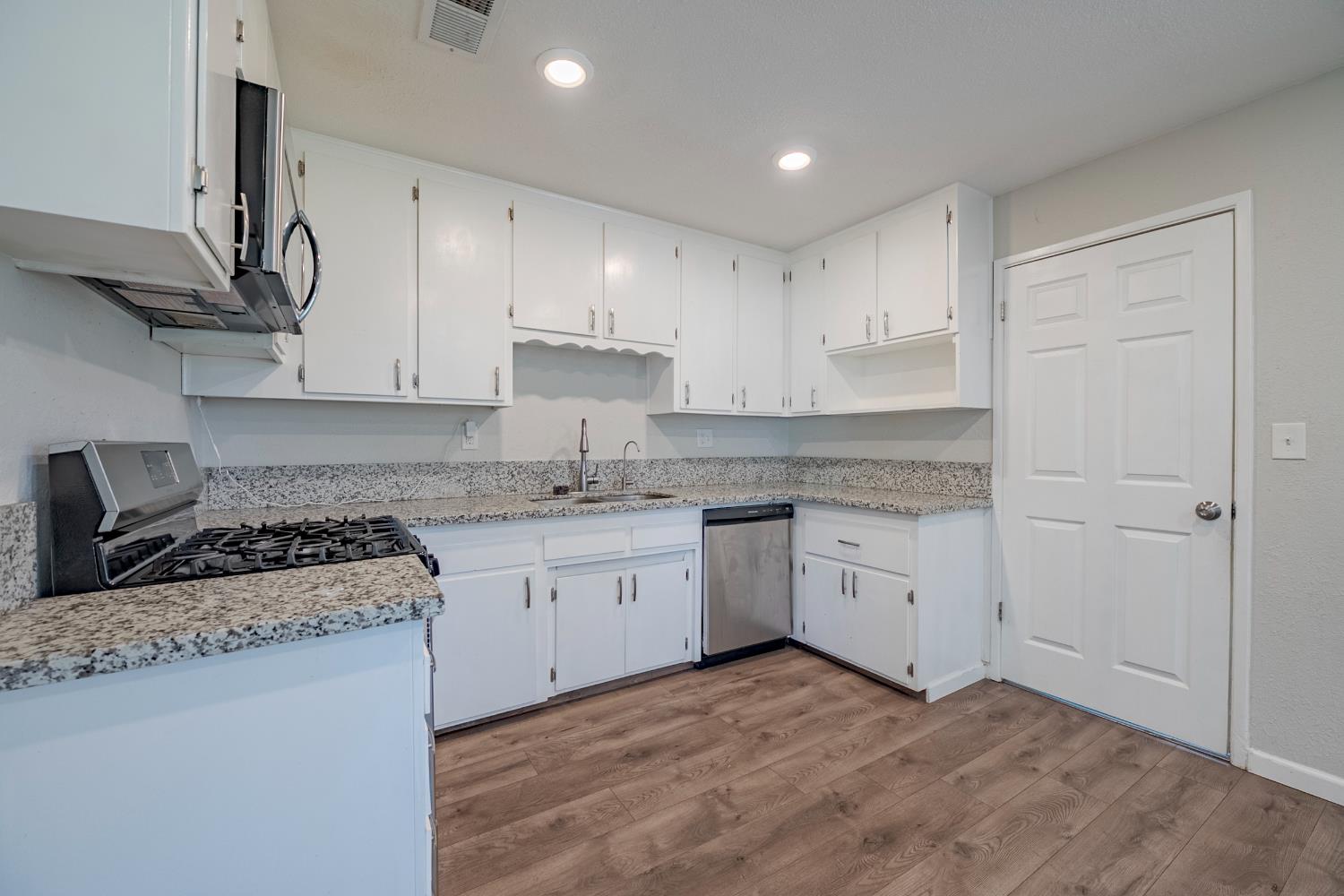 3085 North Buhach Road Atwater, CA 95301 - Photo 26 of 40 a kitchen with granite countertop a sink stainless steel appliances and cabinets