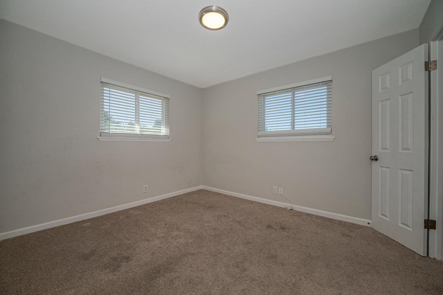 3085 North Buhach Road Atwater, CA 95301 - Photo 38 of 40 an empty room with a window