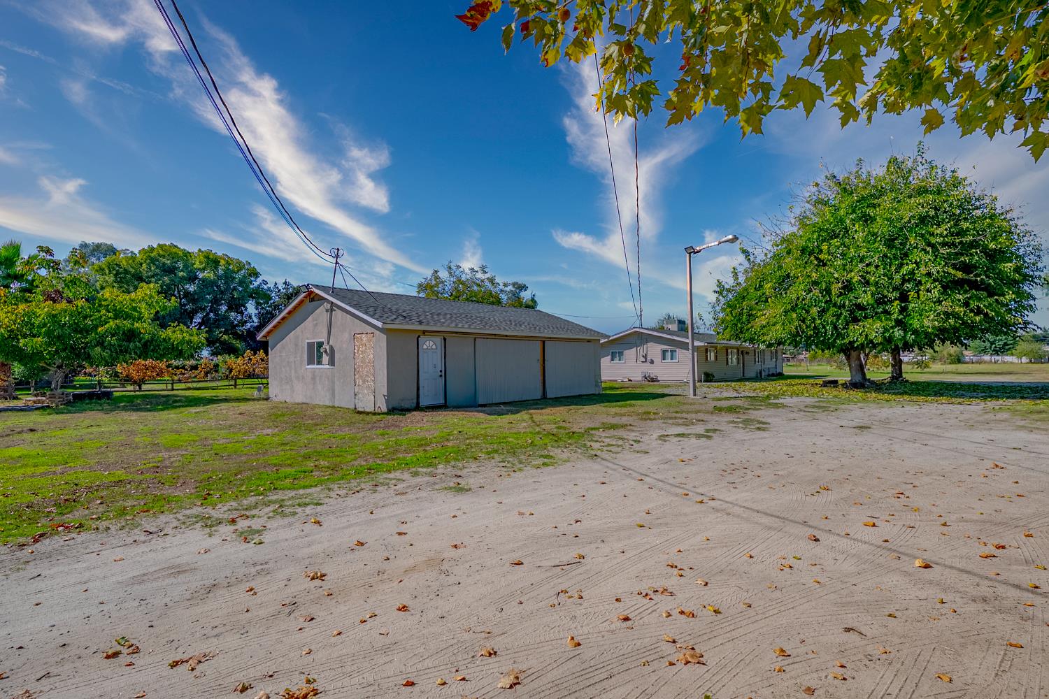 3085 North Buhach Road Atwater, CA 95301 - Photo 7 of 40 a front view of a house with garden