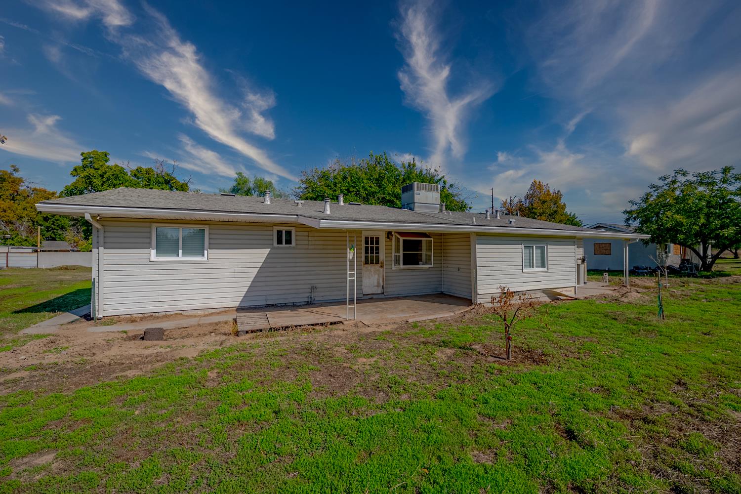 3085 North Buhach Road Atwater, CA 95301 - Photo 8 of 40 a view of a yard in front of a house with large tree