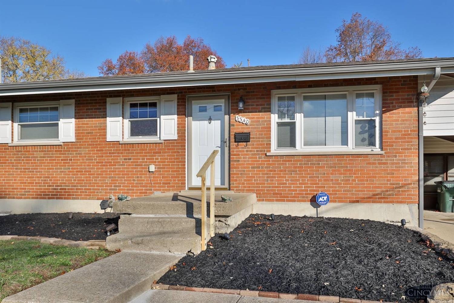 3340 Alexis Road Cincinnati, OH 45239 - Photo 3 of 31
