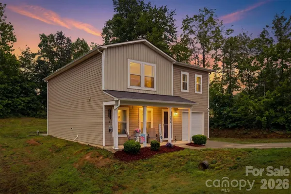 $299,900 | 1916 Country Way, Hickory, NC 28601
