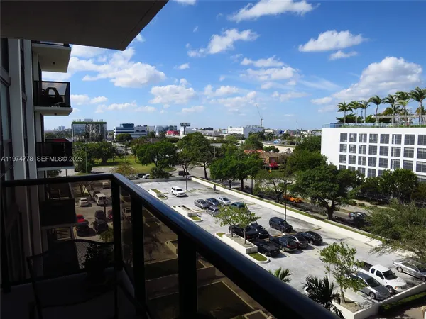 $2,700 | 600 Northeast 36th Street, Unit 619, Miami, FL 33137