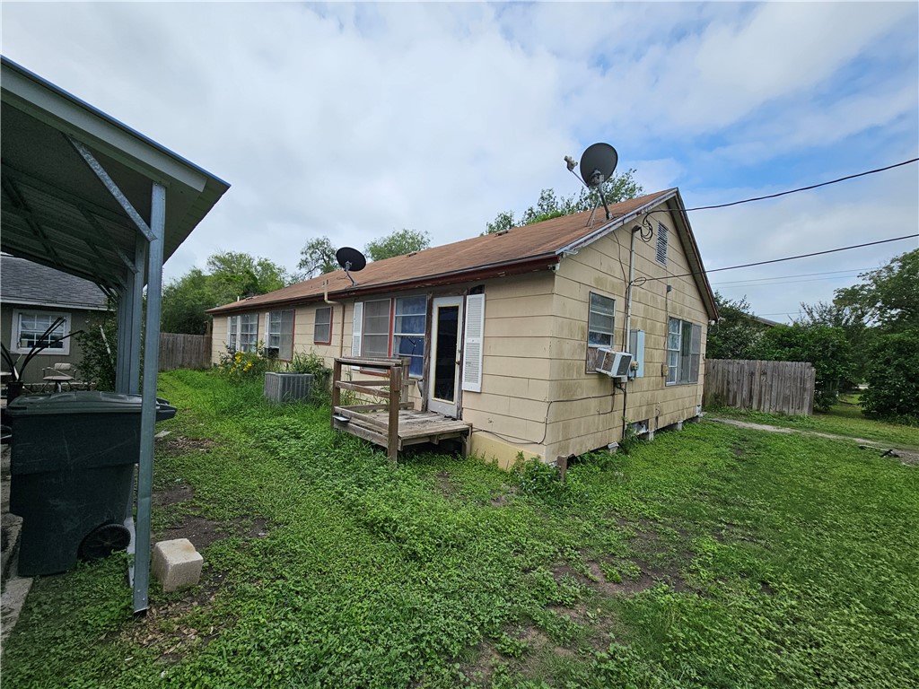 742 West 1st Street Alice, TX 78332 - Photo 3 of 25