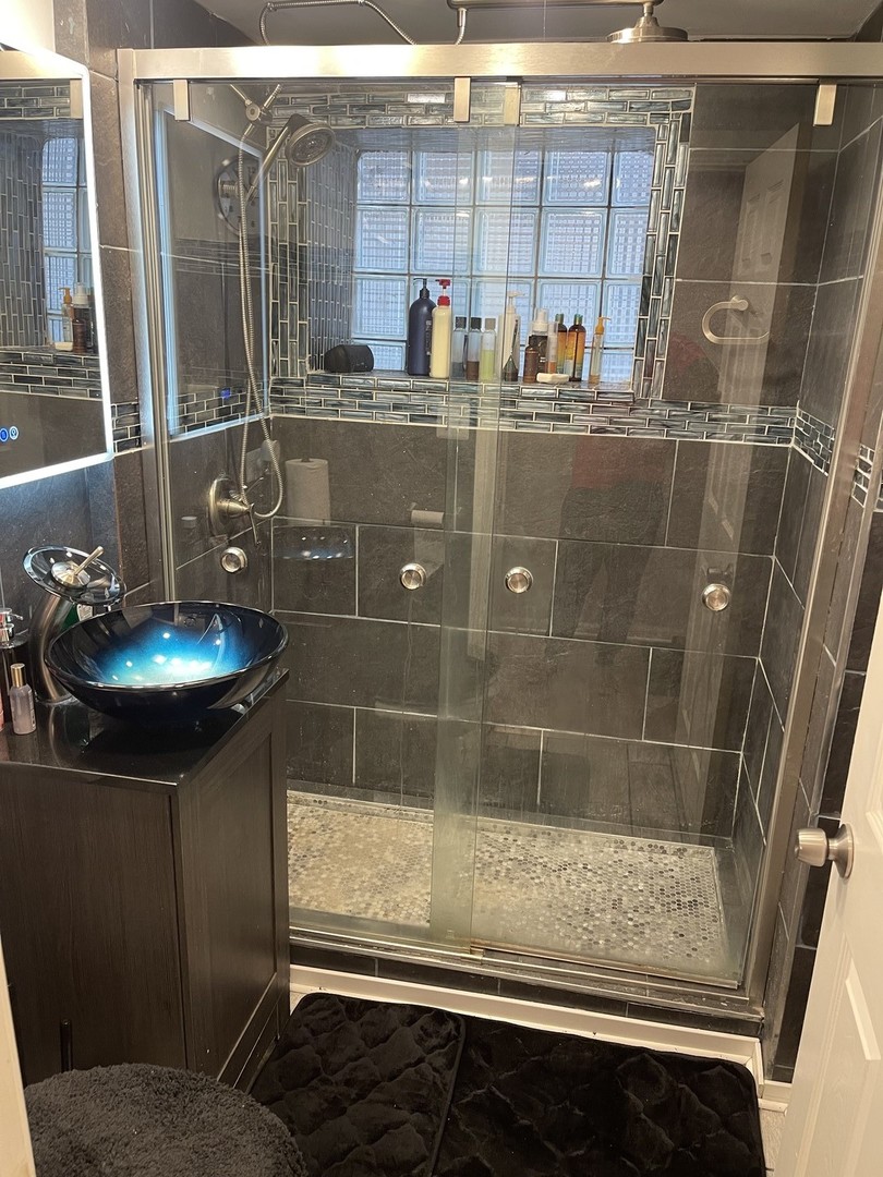 6330 South Artesian Avenue Chicago, IL 60629 - Photo 5 of 28