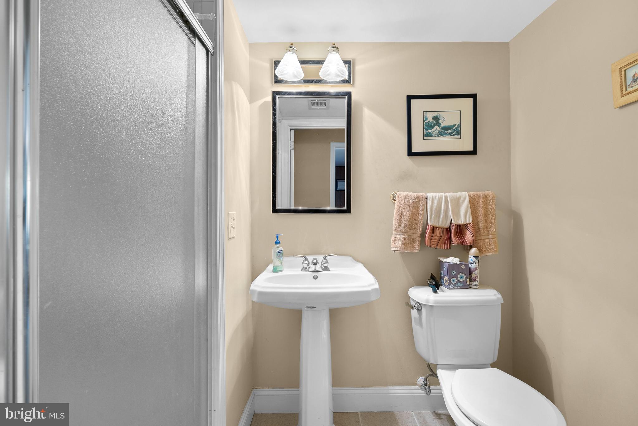 1925 Chapel Hill Road Silver Spring, MD 20906 - Photo 21 of 41 Full Bathroom