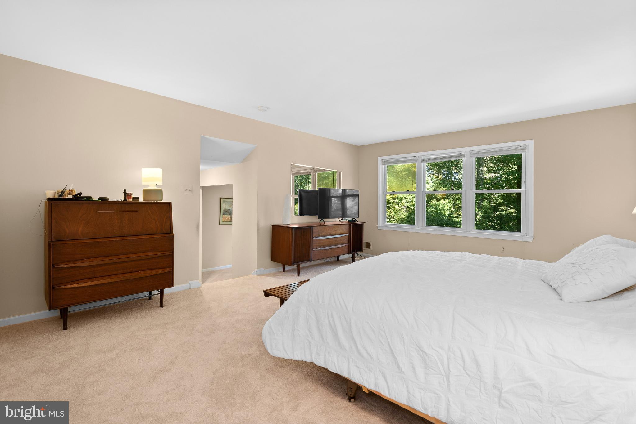 1925 Chapel Hill Road Silver Spring, MD 20906 - Photo 26 of 41 Owner's Bedroom Suite
