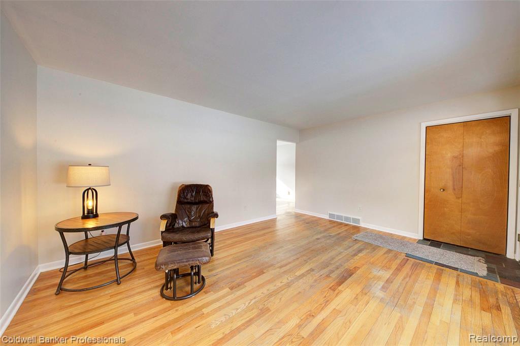 9555 Andersonville Road Clarkston, MI 48346 - Photo 7 of 37 Gallery Image 7