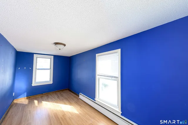 a view of empty room with window