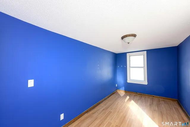 a view of empty room with window