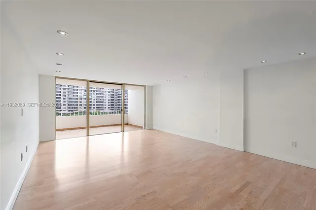 $5,300 | 199 Ocean Ln Drive, Unit 611, Key Biscayne, FL 33149