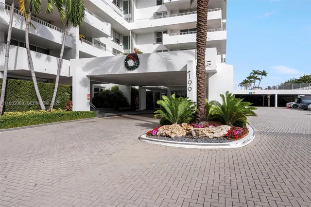 $5,300 | 199 Ocean Ln Drive, Unit 611, Key Biscayne, FL 33149