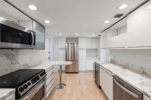 $5,300 | 199 Ocean Ln Drive, Unit 611, Key Biscayne, FL 33149