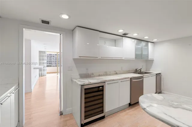 $5,300 | 199 Ocean Ln Drive, Unit 611, Key Biscayne, FL 33149