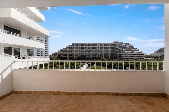 $5,300 | 199 Ocean Ln Drive, Unit 611, Key Biscayne, FL 33149