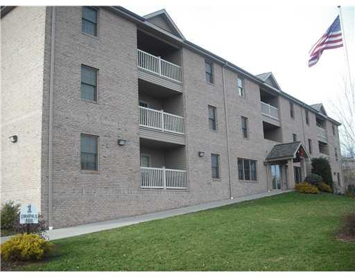 Exterior Front. Middletown Commons is a 17-unit, 3-story building with a parking garage in the basement.