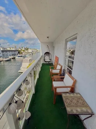 $2,500 | 3868 Northeast 169th Street, Unit 305, North Miami Beach, FL 33160