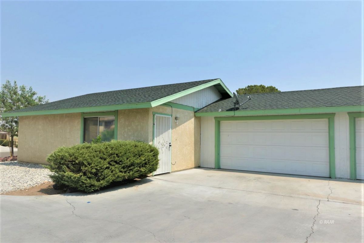 933 West Perdew Avenue Ridgecrest, CA 93555 - Photo 3 of 21 front view of a house