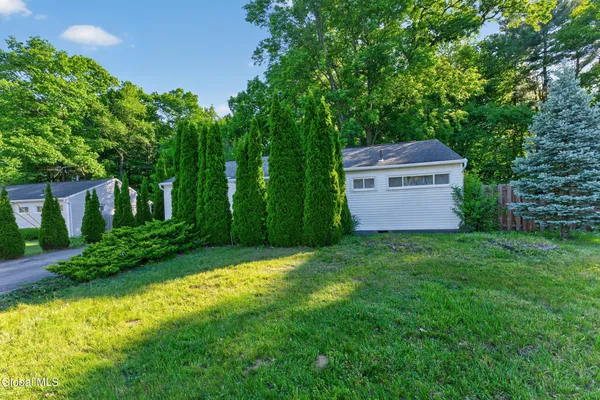 $249,000 | 20 Winslow Drive, Colonie, NY 12309