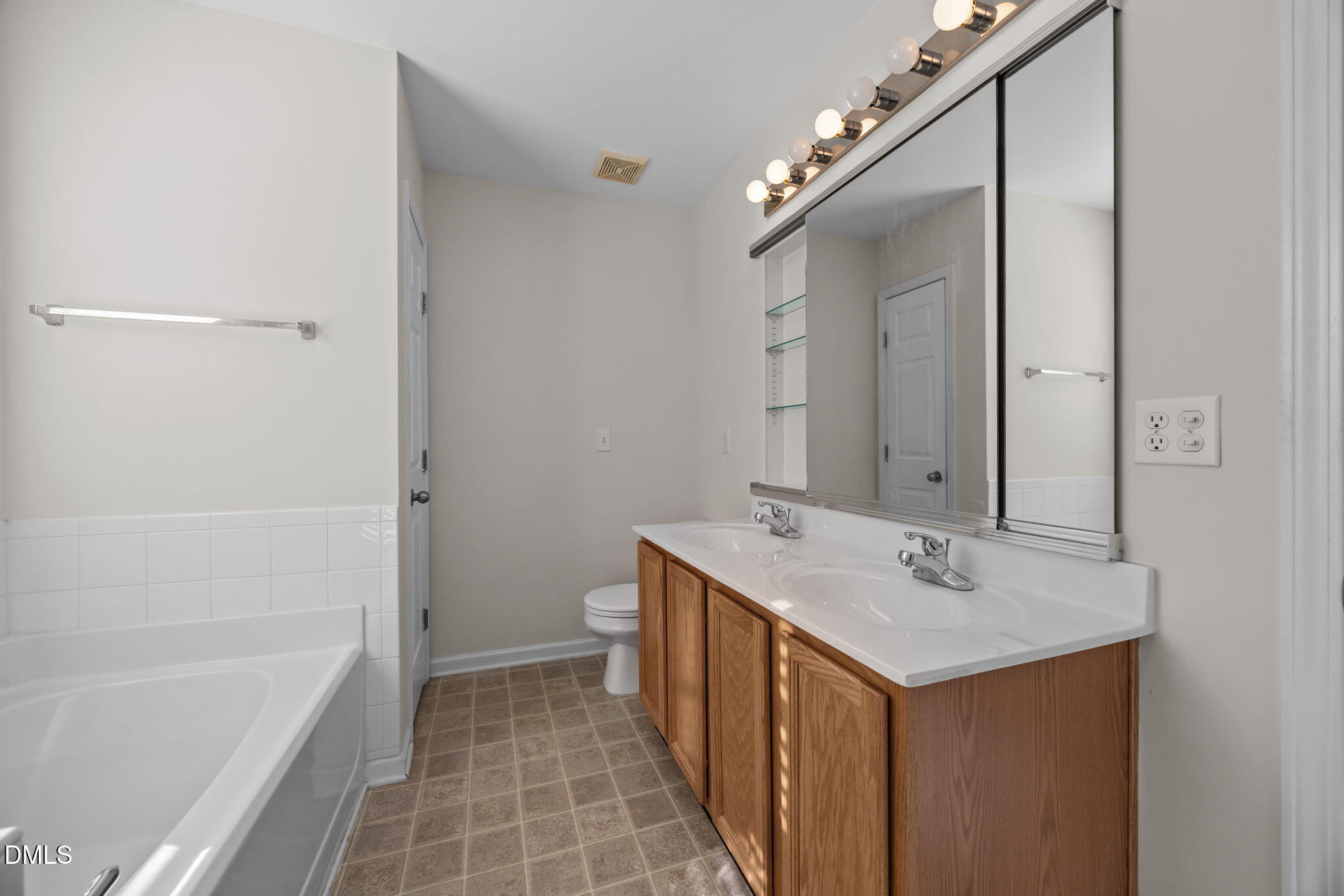 8621 Neuse Club Lane, Unit 100 Raleigh, NC 27616 - Photo 17 of 39 38-web-or-mls-IMG_5656