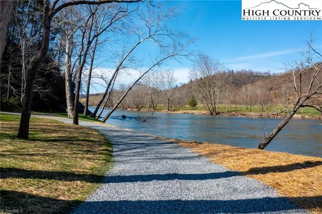 $125,000 | Tbd Olde River Clb Way, Sparta, NC 28675