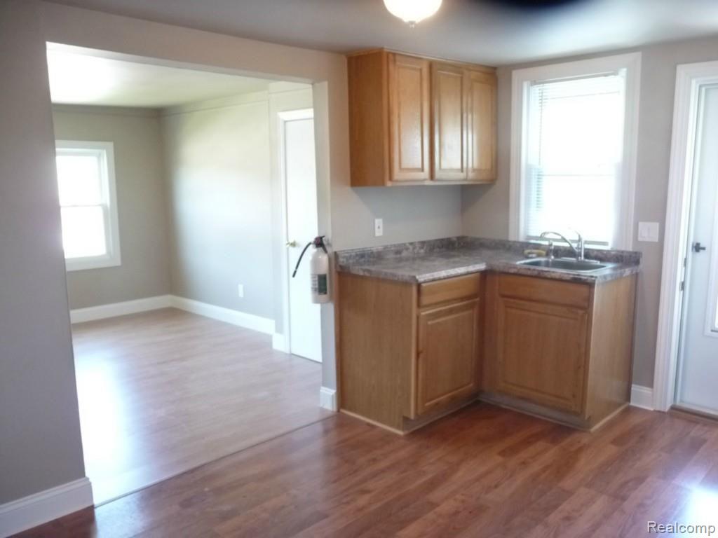 26512 Lenox Avenue Madison Heights, MI 48071 - Photo 8 of 15