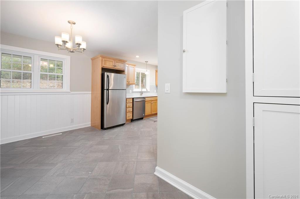 195 Illahee Road Brevard, NC 28712 - Photo 14 of 30 Gallery Image 14