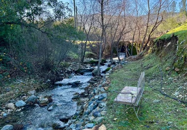 a view of a storage & utility room with washer and dryer