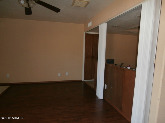 4224 East Vineyard Road Phoenix, AZ 85042 - Photo 12 of 36 Living Area